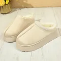 Zuecos de bota de nieve con plataforma beige con forro de piel sintética y bordado - 36 / Blanco Roto