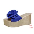 Mules compensées élégantes avec fleur bleue pour femme, talon de 9 cm et bout ouvert - 35 / Bleu