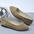Vista dettagliata delle scarpe basse in camoscio kaki da donna con finitura scamosciata - 36 / Kaki