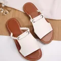 Minimalistische witte platte damessandalen met gevlochten band, zomerse strandslippers - 36 / Wit