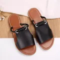 Stijlvolle casual zwarte strandsandalen voor dames met gevlochten band en ringen - 36 / Zwart