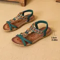 Detail von böhmischen flachen Sandalen mit Holzperlen und 2,5 cm Absatzhöhenmessung. - 35 / Halbdunkelgrün