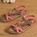 Boho-Sandalen in Pink mit handgefertigten Perlen und Strass-Schmetterlingsanhängern - 38 / Rosa