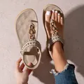 Sandalias planas beige estilo bohemio para mujer con cuentas hechas a mano y pedrería - Beige