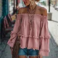 Modieuze roze off-the-shoulder top met lange mouwen en elegante details van ruches - S / Tops / Roze