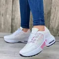 Λεπτομερής προβολή γυναικείων λευκών sneakers πλατφόρμα με ροζ λεπτομέρειες και δίχτυ - 35 / Λευκό