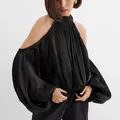 Κομψή γαλλική μπλούζα halter, έξωμοι, μαύρη με μανίκια φανάρι και μεταλλική υφή. - S / Tops / Μαύρο
