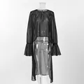 Gedetailleerd overzicht van zwarte doorschijnende mesh blouse met onregelmatige zoom - S / Tops / Zwart