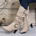 Bottes mi-mollet en daim beige chic avec boucles décoratives et talons hauts pour femmes - 36 / Blanc Cassé