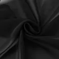 Gedetailleerde close-up van zwarte chiffon mesh stof met zachte textuur en val. - S / Tops / Zwart