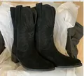 Vintage black suede western cowboy boots with star embroidery and a sturdy chunky heel - 35 / Black
