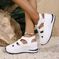 Trendige weiße Keilsandalen für Damen mit atmungsaktivem Hohldesign und Plateau - 36 / Keil-Hohl-Stil (8845) / Weiß
