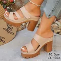 Seitenansicht beigefarbener Plateau-Sandalen mit 10,5 cm hohem, dickem Blockabsatz - 35 / Beige