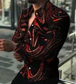 Detailansicht des schmal geschnittenen Herren-Langarmshirts mit rotem Marmorwirbel-Druck. - S / Oberteile / Burgunderrot