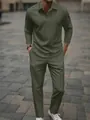 Detailansicht des strukturierten olivgrünen Langarm-Poloshirts und der passenden Hose für Herren. - S / Oberteil Und Unterteil / Armeegrün Kariert