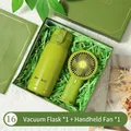 Coffret cadeau vert avec une bouteille isotherme et un mini ventilateur portable. - Gourde Isotherme Et Mini Ventilateur / Boîte cadeau / Vert