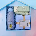 Coffret cadeau bleu avec parapluie, crème mains VSEA et serviette douce pour affaires - Parapluie + Serviette Polaire Corail + Crème pour les Mains (L20) / Boîte cadeau / Bleu