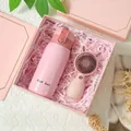 Élégant coffret cadeau rose comprenant une bouteille isotherme et un mini ventilateur - Gourde Isotherme Et Mini Ventilateur / Boîte cadeau / Rose