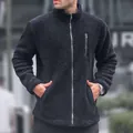 Detail van de zwarte sherpa fleece jas voor heren met opstaande kraag en ritszak - Zwart