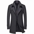 Vista detallada de abrigo de lana gris oscuro para hombre con cuello de bufanda - Gris