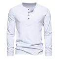 Vue détaillée d'un t-shirt Henley à manches longues pour hommes en blanc - S / Hauts / Blanc