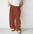 Detailansicht der lockeren Leinenhose für Herren in Terracotta mit eleganter Bundfalte. - S / Unterteile / Kaffeebraun