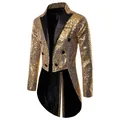 Detailweergave van goudkleurige pailletten slipjas voor heren met zwarte satijnen revers. - S / Tops / Goud