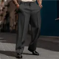 Vue détaillée d'un pantalon habillé gris foncé pour homme montrant la coupe et le tissu - S / Bas / Noir