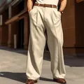 Dettaglio dei pantaloni da abito beige a gamba larga da uomo con pieghe e drappeggio - Taglia S / Parte Inferiore Dritta Larga (0029) / Kaki