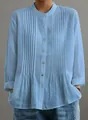 Dettaglio ravvicinato di camicetta a pieghe blu casual a maniche lunghe con bottoni - XS / Top / Celeste