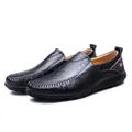 Seitenansicht schwarzer Leder-Loafer mit braunen Akzenten und handgenähten Details. - 37 / Schwarz