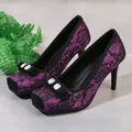 Elegante lila Spitzen-High-Heels mit schwarzem Netz, Karree-Zehe und Strass-Schleifen-Dekor. - 34 / Lila