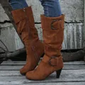 Bottes mi-mollet en daim marron à talons hauts avec boucles et fermeture éclair - 36 / Beige