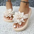 Chanclas de plataforma beige para mujer con elegante decoración de flor de tela grande - Flor Beige