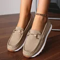 Khaki dames loafers met dikke zool, gouden gesp en mocassin stiksel detail - 36 / Kaki 2