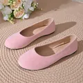 Eleganti ballerine da donna in pelle scamosciata rosa con un comodo design piatto. - Rosa