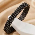 Detailopname van een luxe matzwarte roestvrijstalen schakelarmband in horlogebandstijl - Vijf Kralen Armband / 8mm Breed / Zwart