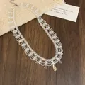 Collier ras-du-cou élégant en dentelle de perles blanches avec pendentifs gouttes - Collier-Verre Blanc