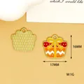 Detailansicht des emaillierten Legierungsanhängers Geschenkbox 16x17mm und 1g Gewicht - Weihnachtsgeschenk