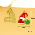 Detailansicht Weihnachtsgnom-Emaille-Anhänger mit Maßen von 21x24 mm und Gewicht - Weihnachtsmann
