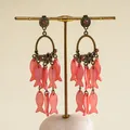 Détail de boucles d'oreilles pendantes en résine rose en forme de poisson vintage - 8# Style Tige en Argent / Or-Rose