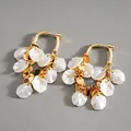 Vue détaillée de boucles d'oreilles ovales avec pétales en résine et paillettes dorées - 42# Style Tige en Argent / Or-Blanc