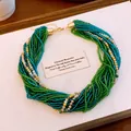 Gros plan d'un collier de perles de cristal multicouche bleu-vert avec un design torsadé - 4# Collier-Vert