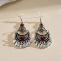 Boucles d'oreilles pendantes vintage argentées avec résine rouge et pompons en métal. - Style Crochet d'Oreille (57#) / Argent-Rouge