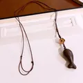 Handgemaakte houten vis hanger ketting met gevlochten koord en bloem - Donker Koffie