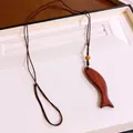 Elegante ketting met donkerhouten vishanger en verstelbaar bruin gevlochten koord - Gebogen Vorm / Bruin