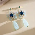 Élégantes boucles d'oreilles fleurs bleues en résine avec pompons de style néo-chinois - Style Tige en Argent (62#) / Bleu