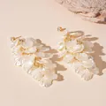 Élégantes boucles d'oreilles à pampilles en résine blanche et plaqué or pour femmes - Tige de Boucle d'Oreille en Argent - Gland de Pétales / Or-Blanc