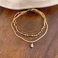 Elegante collana d'oro multistrato vintage francese con perle bianche e ciondolo barocco - Oro