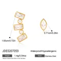 Makroansicht vergoldeter Edelstahl AB-Ohrringe mit klaren CZ-Steinen und Größenangaben - Geometrischer AB-Stil (JDE0207059) / Gold